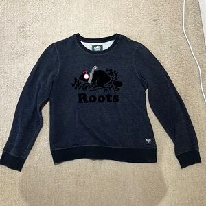 Roots Winter style black crewneck